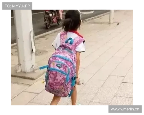 蒋圣龙居然还在用学生时代的旧书包？奢侈圈怕是没他一半能耐吧！